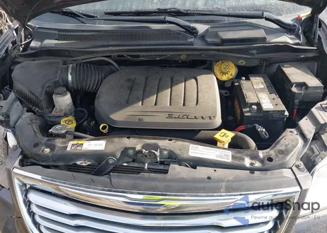 2016 Chrysler Town & Country Touring z USA, uszkodzony, nr VIN 2C4RC1BG8GR240198